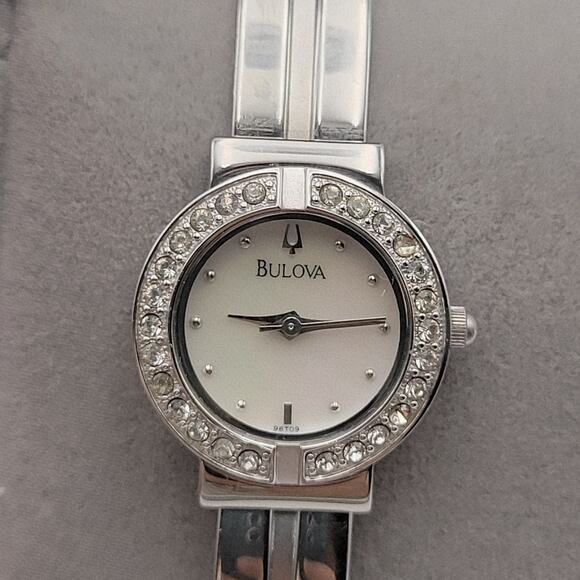 Bulova C899175 Woman Watch Quartz Silver Wristwatch Vtg main image 9